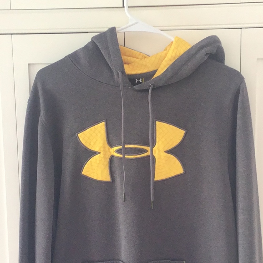 Mens Under Armour hoodie. Size Medium